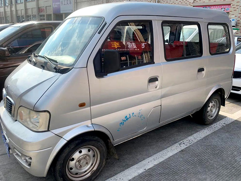 租面包車一天多少錢？租面包車帶司機價格！