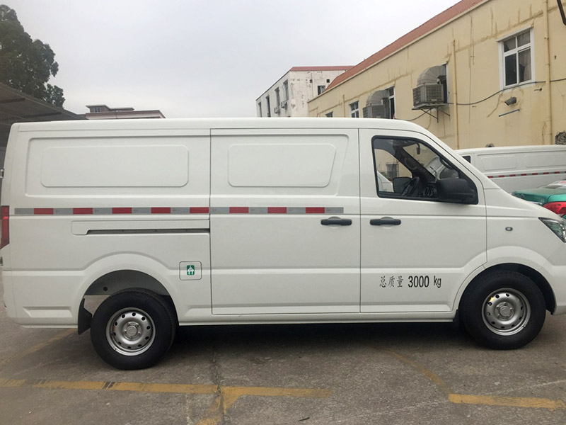 買面包車與轎車哪個好呢？二者對比！